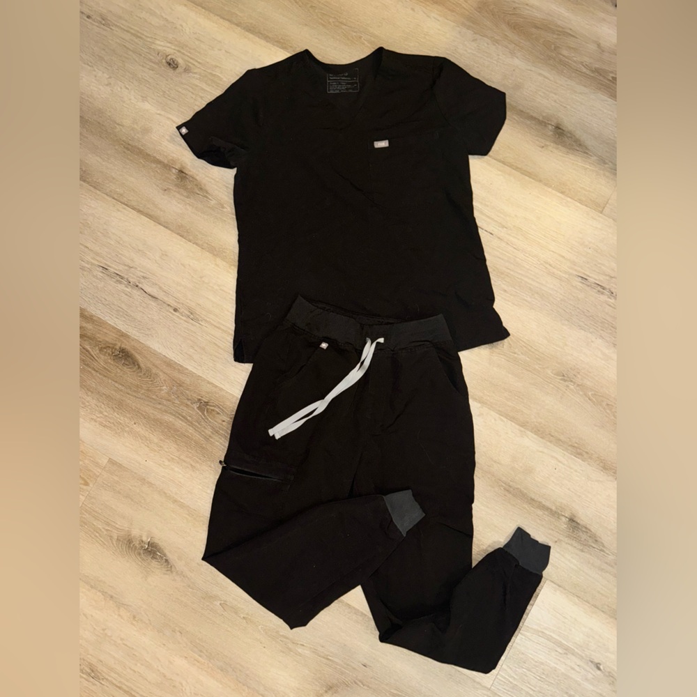 FIGS - Black Scrub Top and Pant Set Medium Top, Small Pants